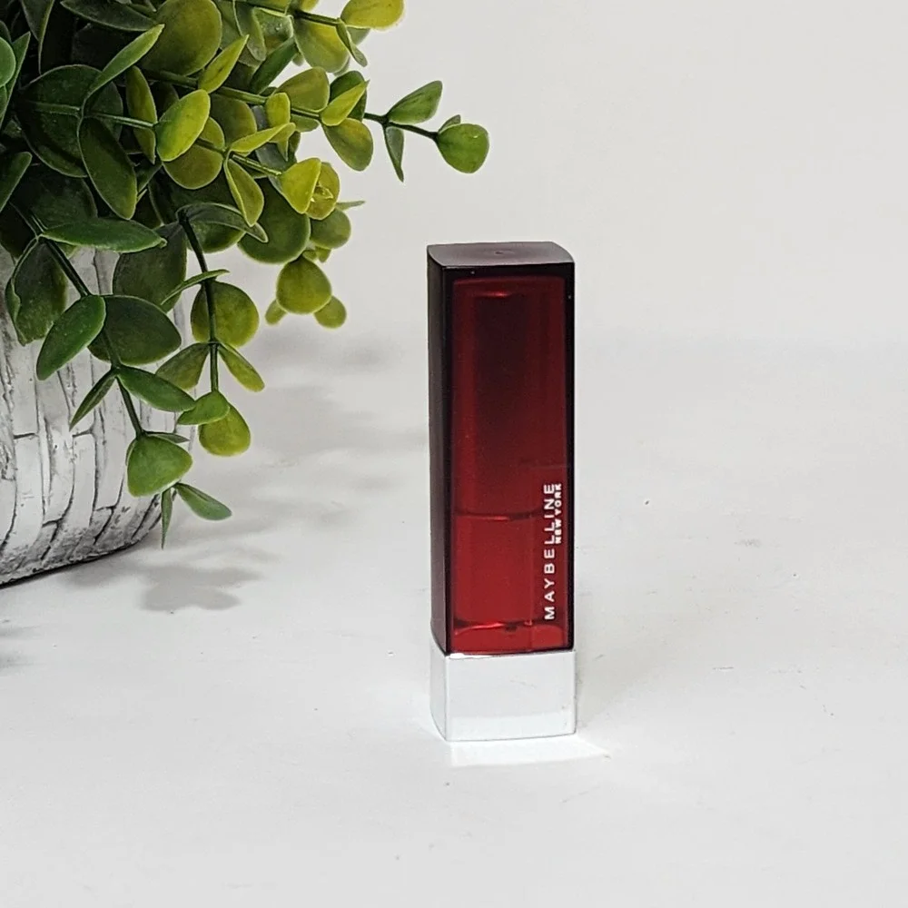 Maybelline Sensational Lipstick Matte 690 Siren in Scarlet 0.15oz / 4.2g